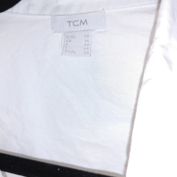 Shapely White Shirt - Picture 2 of 4